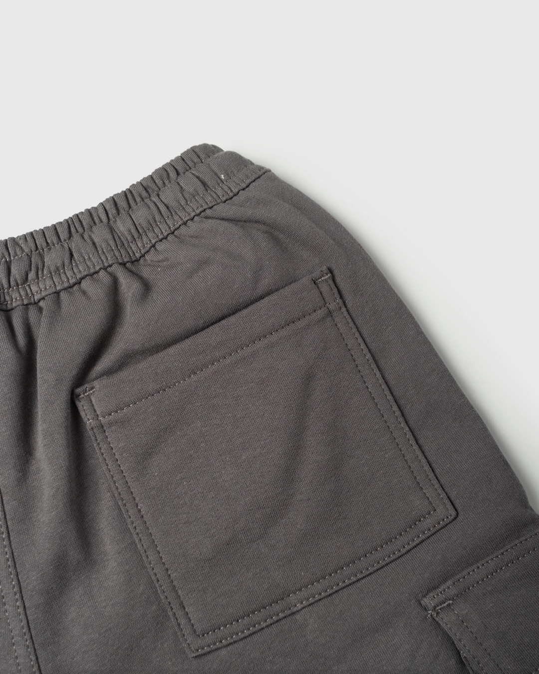 Short Fleece Cargo Dark Grey - Gambar 4